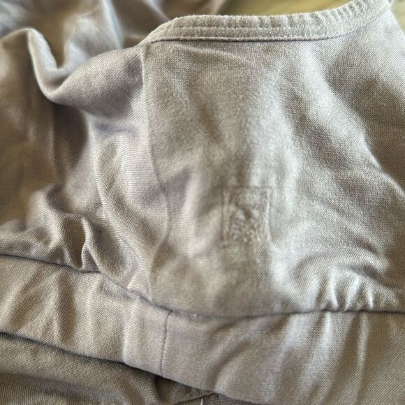 Fabletics dusty violet soft double layer strappy back sports bra. Medium. - Picture 4 of 4